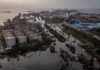 Banjir Rob Melanda Kawasan Pelabuhan Tanjung Emas Semarang